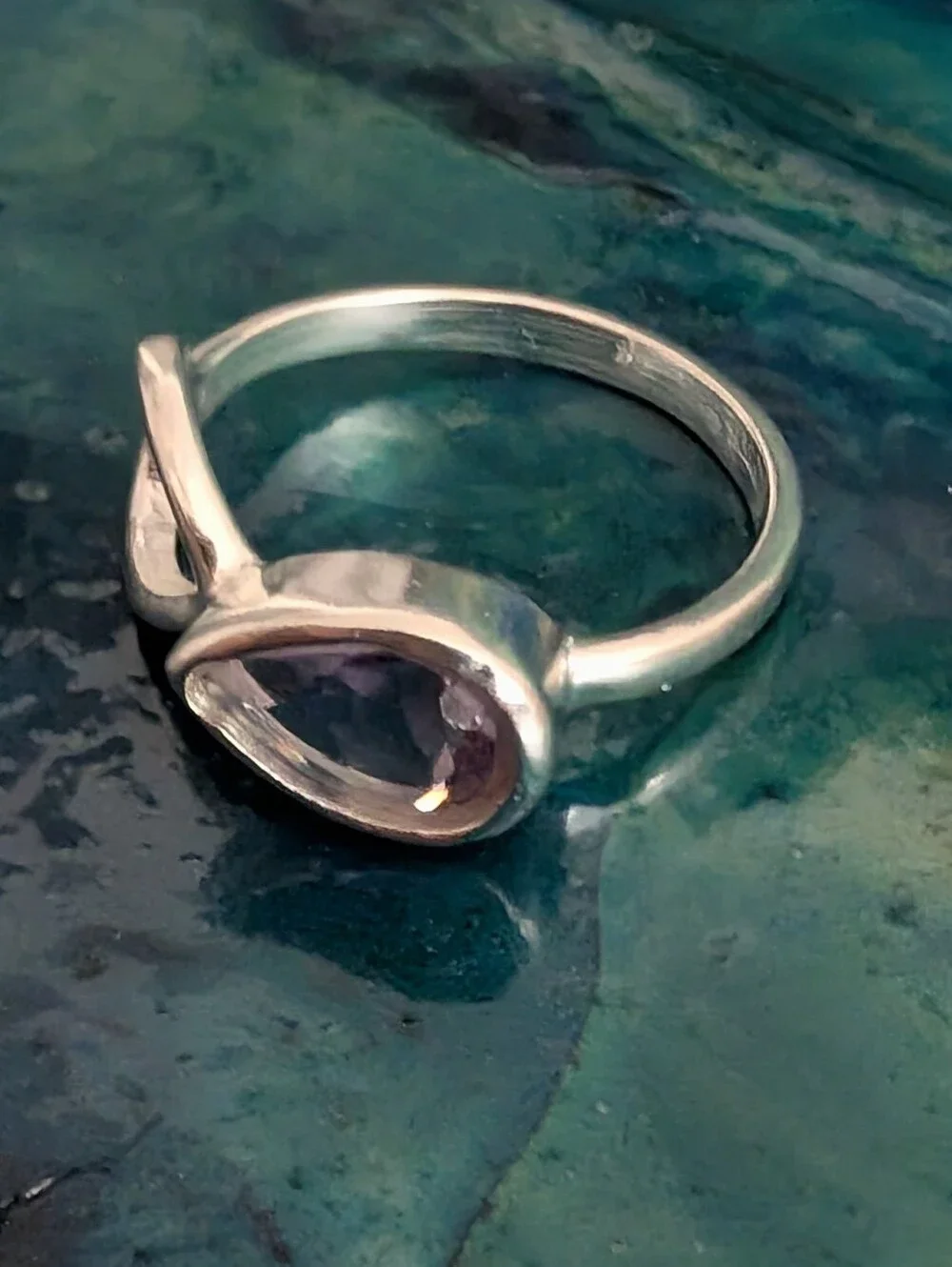 🆕 Sterling Silver Infinity Ring with Purple Amethyst Teardrop Stone Size 7 - Picture 8 of 10